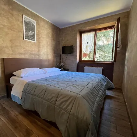 San Luigi - & Couette-café 3*